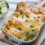 Lasagnes aux courgettes, petits-pois, parmigiano reggiano, mozzarella et béchamel