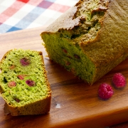 Cake thé matcha, framboises et mascarpone Casa Azzurra