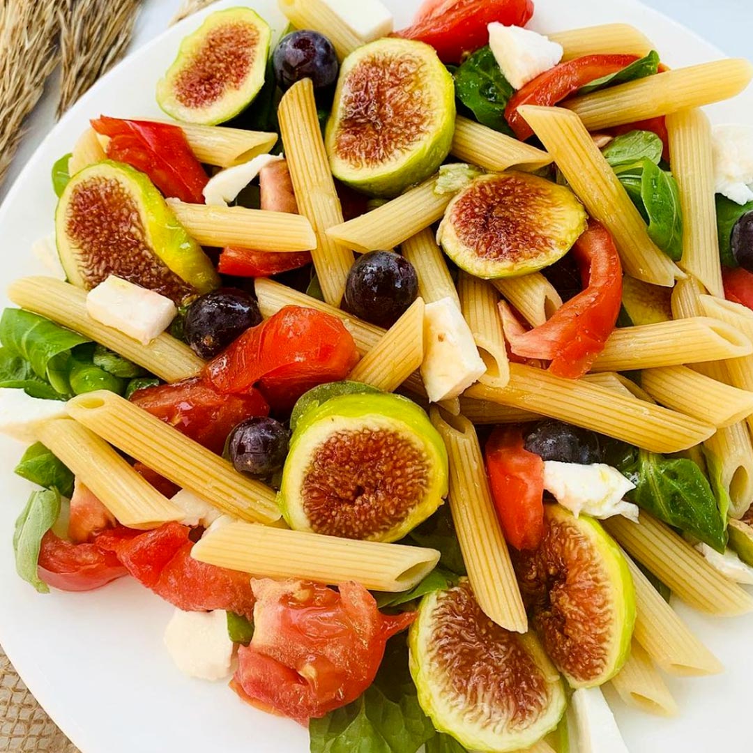 SALADE DE PENNE TOMATES FIGUES & MOZZARELLA