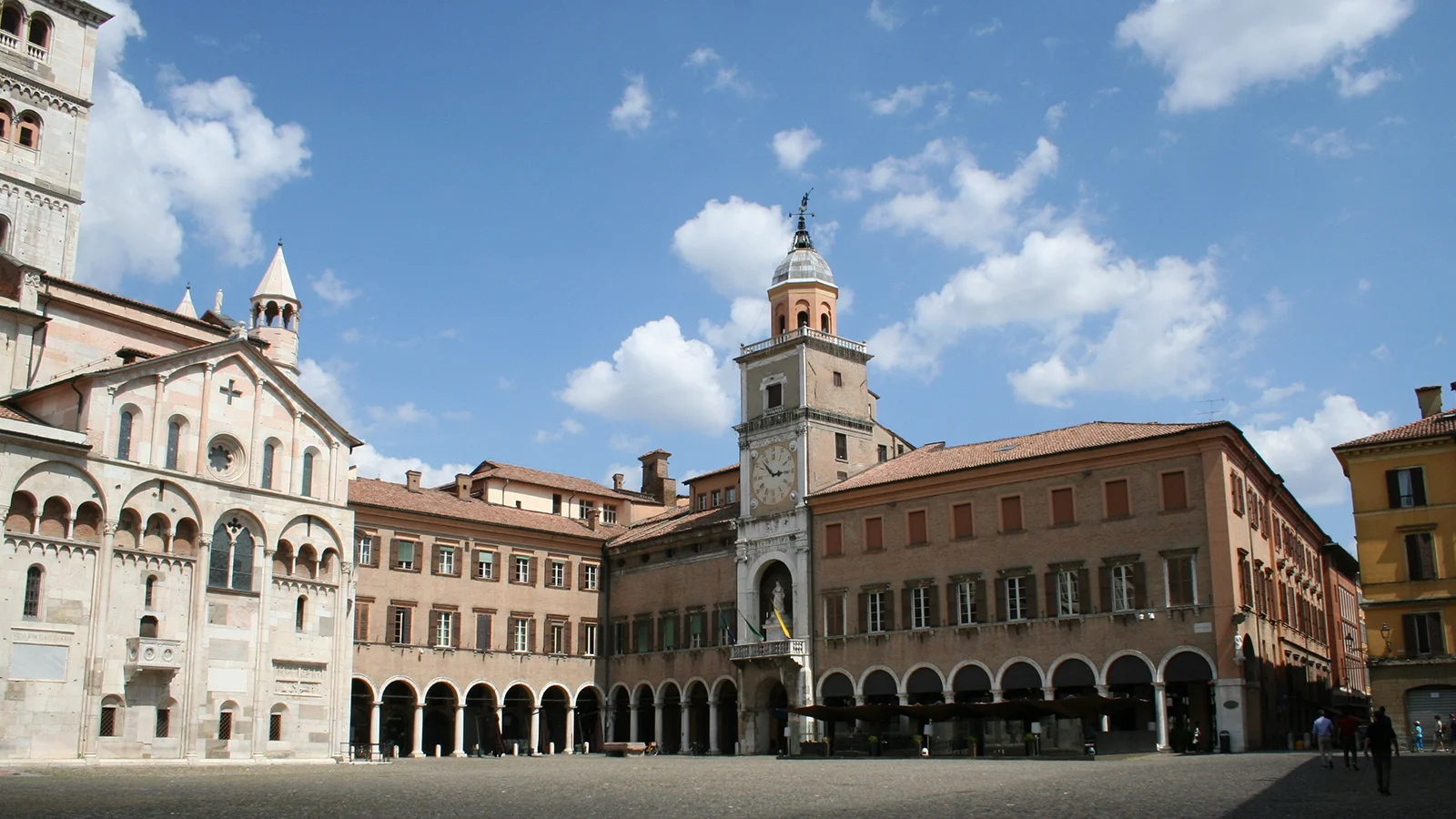 CAZA AZZURRA MODENA