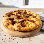 Focaccia des Pouilles à la Scamorza fumée Casa Azzurra, tomates séchées et origan sauvage