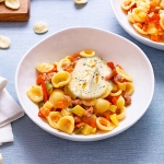 Orecchiette aux légumes grillés, saucisse italienne et burrata Casa Azzurra