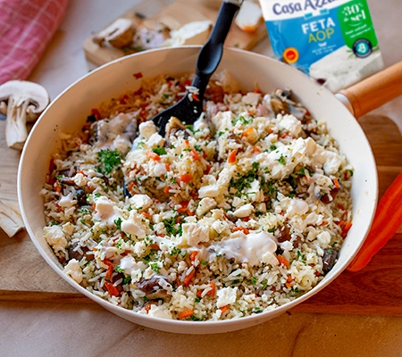 Riz basmati poêlé, à la feta Casa Azzurra, aux carottes et champignons