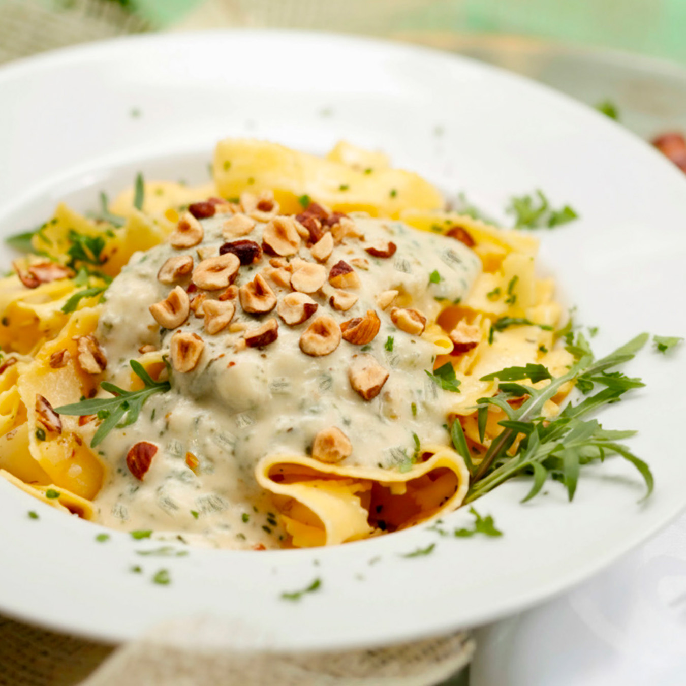 CASA AZZURRA - PAPARDELLE AU GORGONZOLA ET AUX NOISETTES