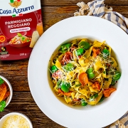 Tagliatelle aux girolles, aux fèves et au parmigiano reggiano AOP Casa Azzurra