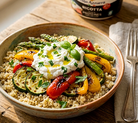 Bowl au quinoa, aux légumes grillés et à la ricotta riche en protéines naturelles Casa Azzurra