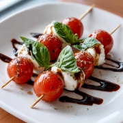 Brochettes caprese aux billes de mozzarella Casa Azzurra